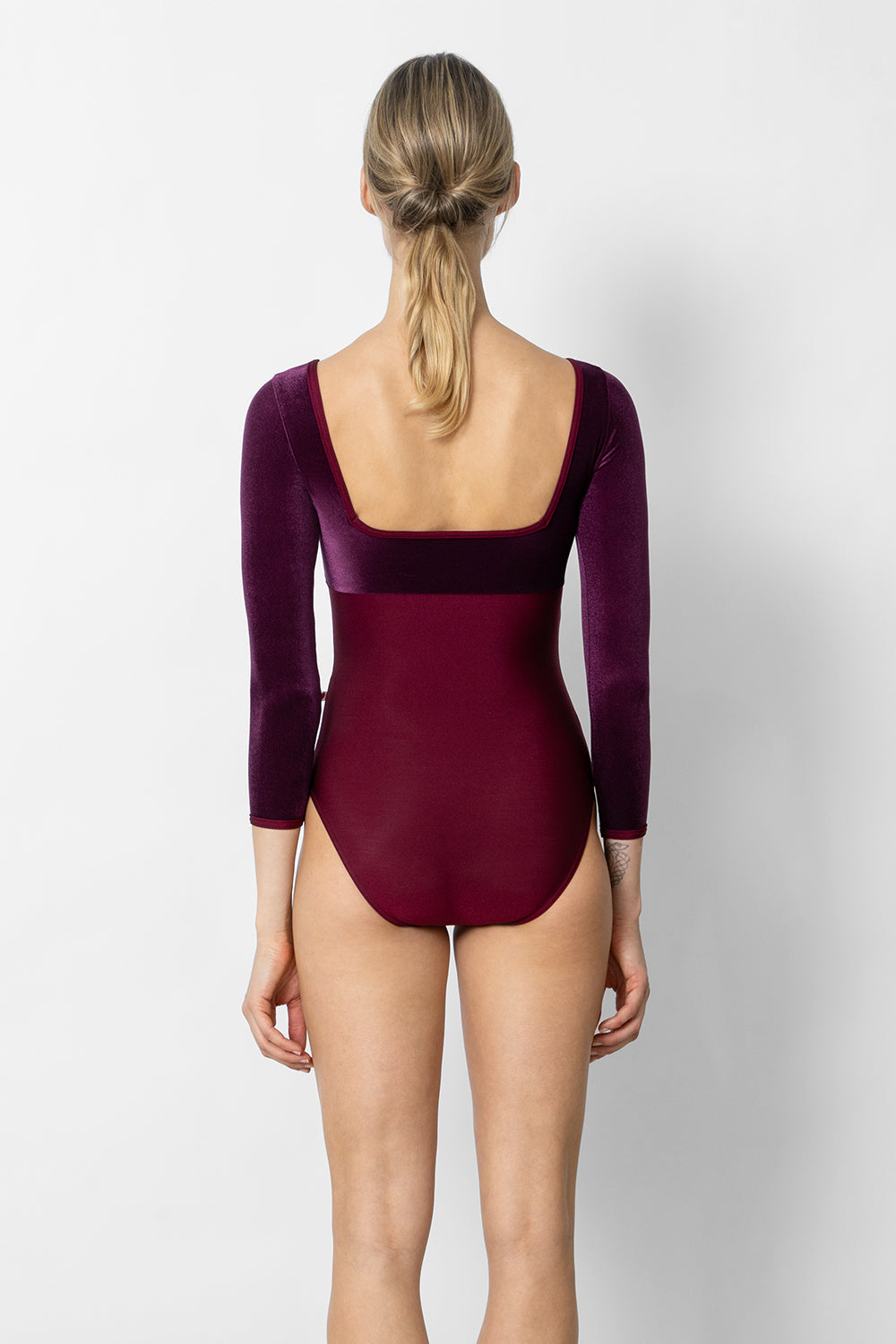 Marieke leotard in N-Burgundy body color with V-Roxy top color, 3Q Sleeves and N-Burgundy trim color